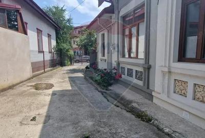Corp cladire cu 3 camere de vanzare, str. Nicolae Titulescu - 14