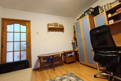 Proprietar vand apartament cu 2 camere etaj 4 - 4