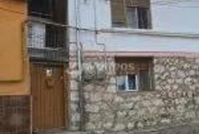 Resita, de vanzare casa, doua corpuri, curte, zona centrala - 3