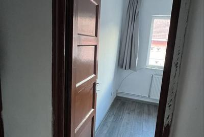 Apartament cu 3 camere semidecomandat în Central - 4