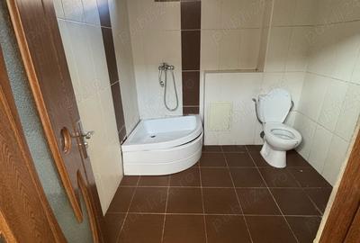 Spațiu comercial, de 150 mp, în Central - 4