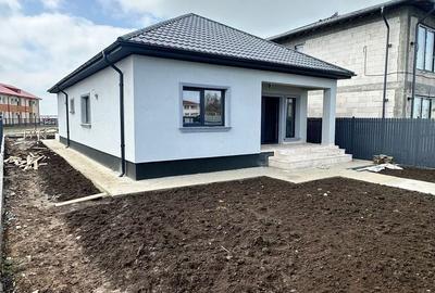 Casă cu 4 camere cu Teren 450 Mp în Cumpăna