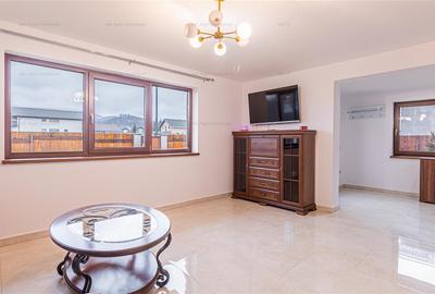 Casă individuală cu 5 camere cu Canalizare în Cristian - 2