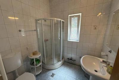 Apartament 3 camere decomandat in vila - 1