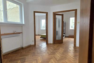 Apartament cu 3 camere semidecomandat în Ultracentral