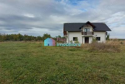 Casa cu 8450 mp teren in Solca Casa cu 8450 mp teren in Solca - 13