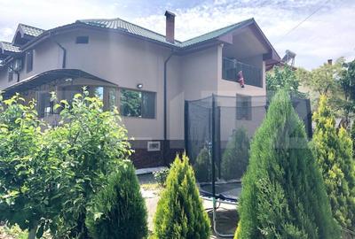 Casă individuală cu 13 camere cu Canalizare în Mofleni - 1