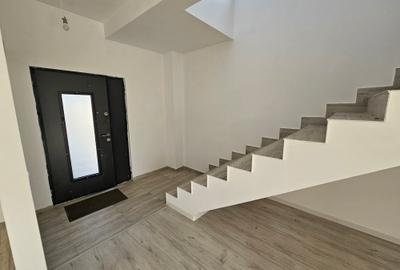 Casă individuală cu 4 camere cu Canalizare în Tunari - 4