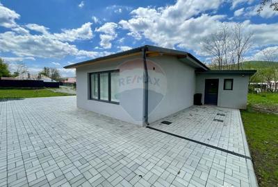 Casă cu 4 camere cu Teren 1397 Mp în Poiana - 3