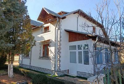 Casă cu 6 camere cu Teren 900 Mp în Pucioasa - 19