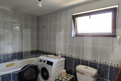 Gospodarie completa, ideala pentru familie, in zona Car - 3