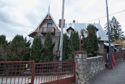 Casă cu 6 camere cu Canalizare în Central - 4