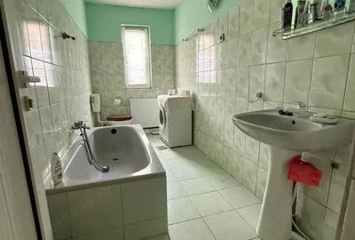 Casă cu 6 camere cu Canalizare în Mehala - 3