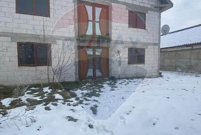 Casă cu 4 camere cu Teren 400 Mp în Beiu - 6