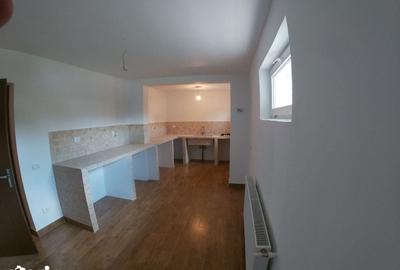 Casă cu 4 camere cu Teren 1000 Mp în Amara - 13