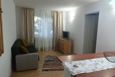 Apartament cu 2 camere semidecomandat în Brotăcei