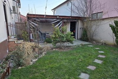 Casă cu 4 camere cu Teren 280 Mp în Central - 1