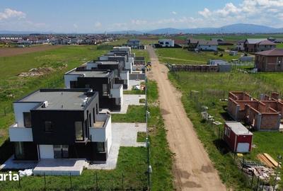 Casă cu 5 camere cu Teren 500 Mp în Sânpetru - 1