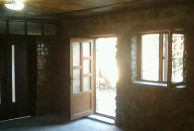 Casă cu 5 camere cu Teren 230 Mp în Sănătești - 2