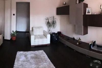 Apartament cu 3 camere decomandat în Micro 38 - 2