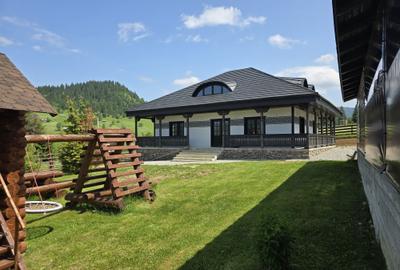 Casă cu 4 camere în Ortoaia