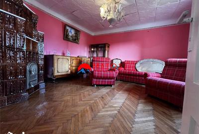 Casă cu 6 camere decomandat cu Teren 379 Mp în Sud - 2