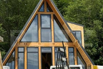 Casă cu 4 camere cu Teren 600 Mp în Central - 1