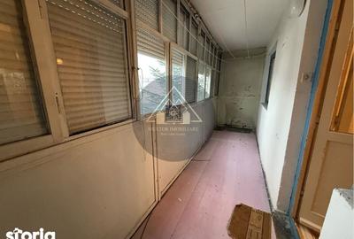 Apartament cu 4 camere decomandat în Central
