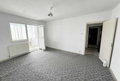 Apartament cu 4 camere semidecomandat în Centrul Civic