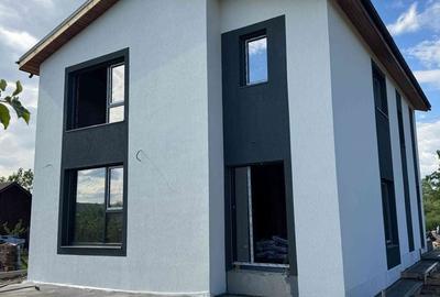 Casă cu 4 camere în Central - 2