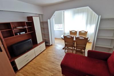 Apartament cu 2 camere decomandat în P-ța Victoriei