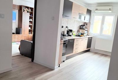 Apartament cu 2 camere decomandat în Sud