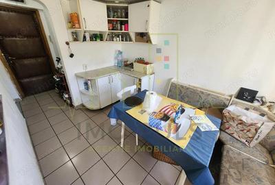 Cetatii. Etaj 1. Centrala proprie. 4 camere transformat in 3 camere decomandat - 1