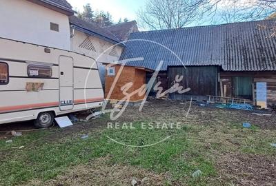 Teren intravilan cu utilitati si constructie de lemn - 3