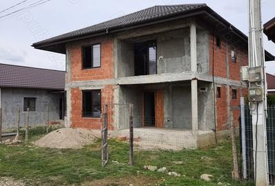 Casă cu 4 camere cu Teren 300 Mp în Căpățânești - 4