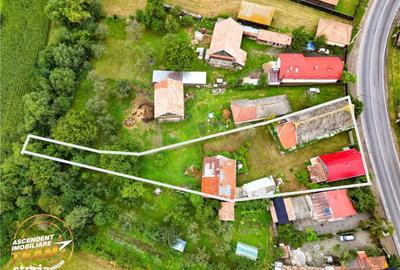 Casă cu 4 camere cu Teren 1660 Mp în Brețcu - 2