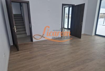 Casă individuală cu 4 camere cu Canalizare în Cristian - 7