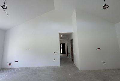 Casă cu 3 camere în Bujoreni