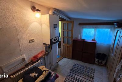 Casă cu 3 camere cu Teren 400 Mp în Central - 1