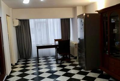 Apartament cu 3 camere în Centrul Civic