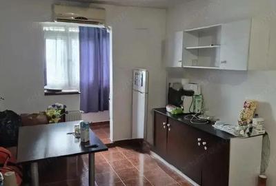 Apartament 2 camere vanzare zona Rahova Margeanului etaj 6 bloc curat