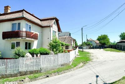 Casă cu 4 camere cu Teren 998 Mp în Central - 2
