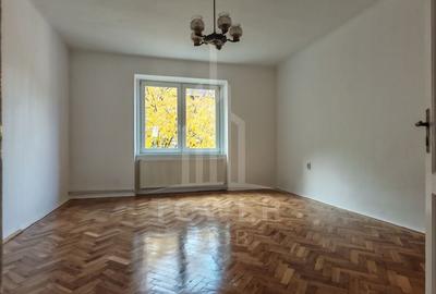 De închiriat apartament 3 camere  etajul 1 zonă ultracentrală. - 2