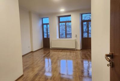 Spațiu comercial, de 140 mp, în P-ța Ovidiu - 1