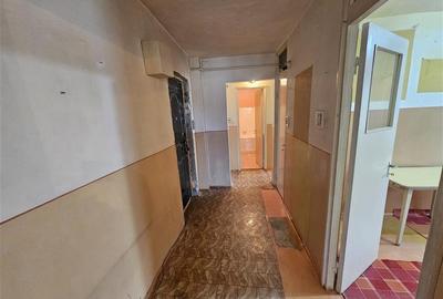 Apartament cu 2 camere decomandat în Micro IV - 9