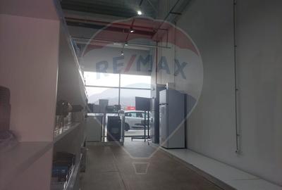 Spațiu comercial, de 89.690002441406 mp, în Nord - 12