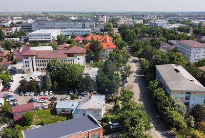 Monument Istoric Teatru langa Liceul Cuza - 5