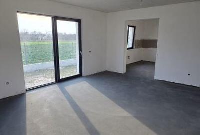 Casă cu 4 camere cu Teren 431 Mp în Central - 13