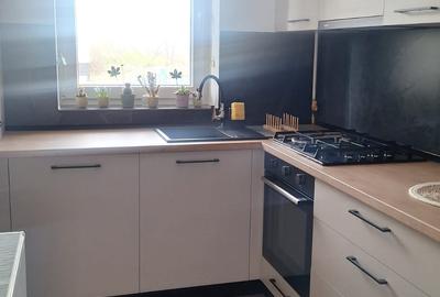 Garsonieră decomandată, mobilată în Tractorul - 8