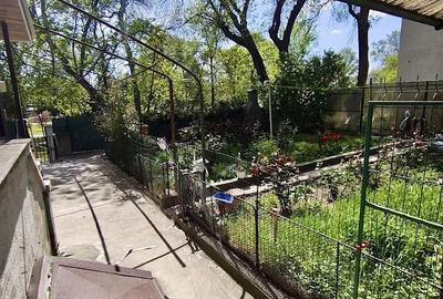 Casă cu 7 camere cu Teren 600 Mp în Central - 1
